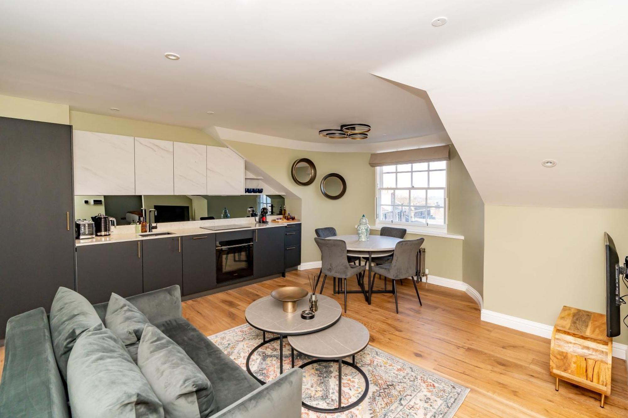 Dragon Suites Luxury Apartments At 9 Albyn Place — Photos 3